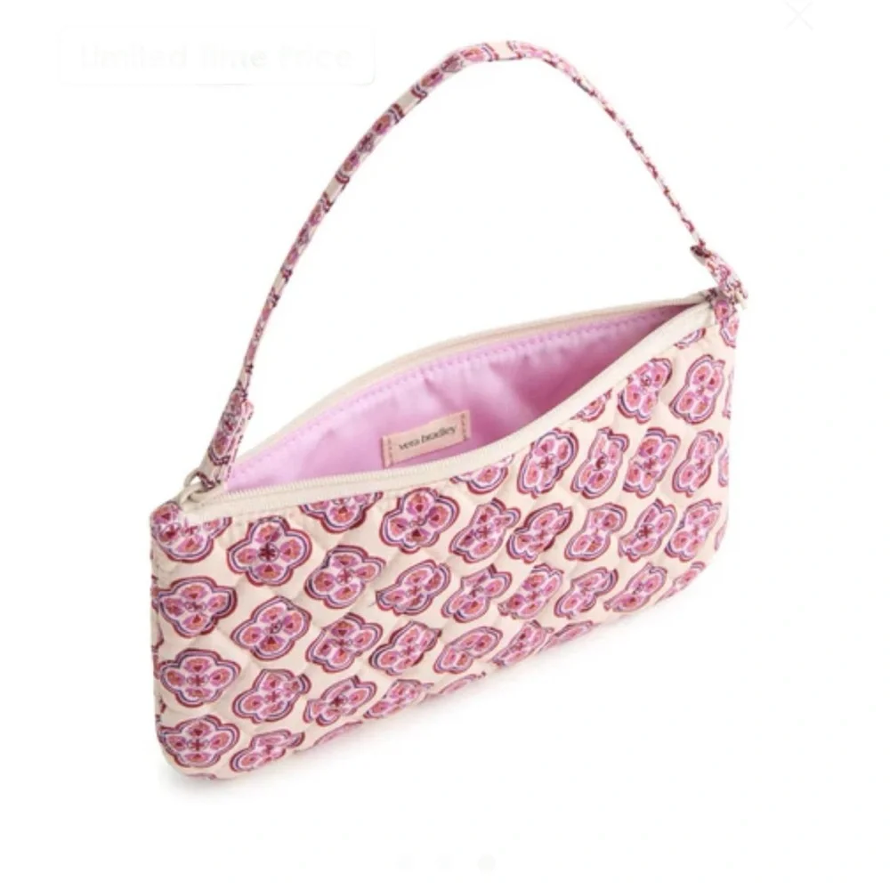 NWT Vera Bradley Lavender Geo Essential Wristlet. Cotton quilted.